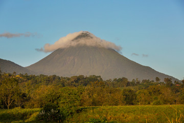 Fototapeta premium Arenal volcano