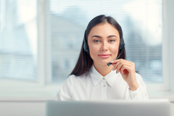 Obraz premium Support phone operator in headset at workplace