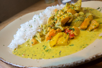 Vegetarisches Gemüse Curry mit Basmati Reis