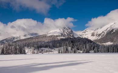 Fototapeta na wymiar Winter view of frozen snow covered surface of Strbske Pleso