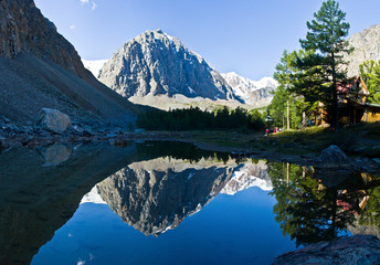 Fototapeta na wymiar Beautifull valley with view to mountains, trees and lake 