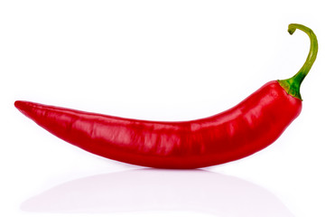 Ganze Chilischote, Rot - Freigestellt auf weißem Hintergrund