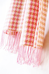 ピンクのマフラーストール