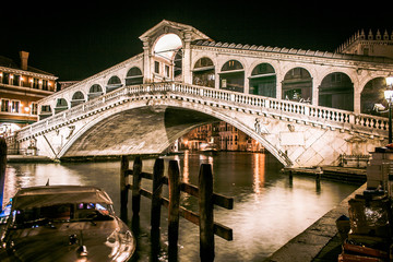 Fototapeta na wymiar Romantic streets of Venice Italy. Rialto Bridge.