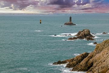 La Pointe du Raz et le phare de la Vieille.  Finistère. Bretagne © guitou60