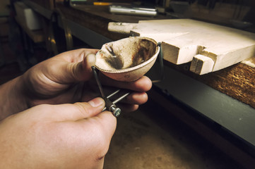 The crucible is a high-refractory capacity