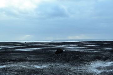 Plage volcanique