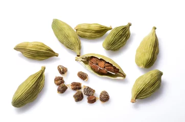 Poster Cardamom pods and cardamom seeds isolate on white background © sunghorn