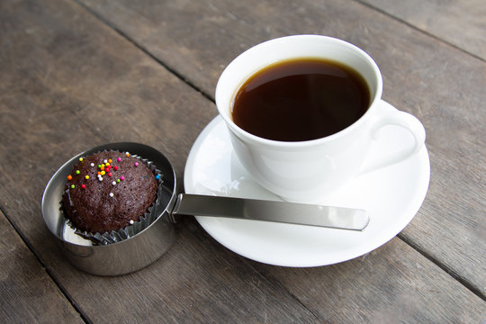 Coffee break serve chocolate cupcakes and black coffee.