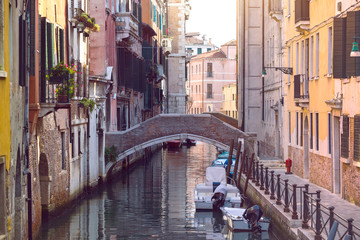 Fototapeta na wymiar streets and canals of Venice