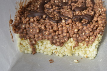 Homemade chocolate bars with expanded millet gruel in three colors