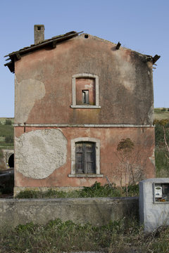 Casa cantoniera abbandonata in Sicilia