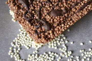 Homemade chocolate bars with expanded millet gruel in three colors