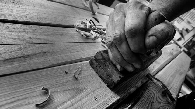 Piallare il legno a mano