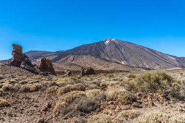 Felsformation Roques de García rund um den Fingerfelsen Roque Cinchado vor dem VulkanTeide auf Teneriffa