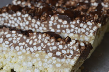 Homemade chocolate bars with expanded millet gruel in three colors