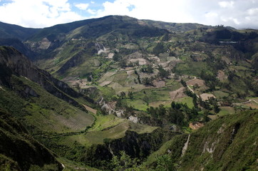 A spectacular view of the Ecuadorian Andes hiking the Quilotoa Loop