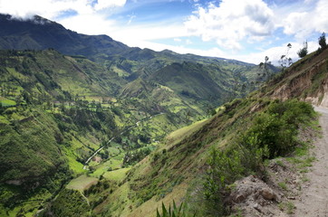 Fototapeta premium A spectacular view of the Ecuadorian Andes hiking the Quilotoa Loop