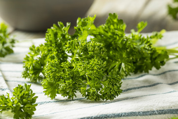Raw Green Organic Curly Parsley