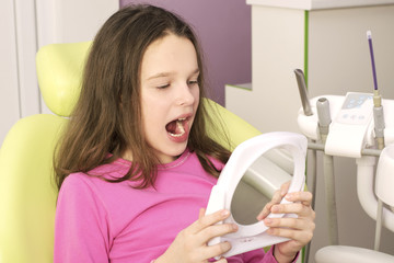 The little girl at the dentist