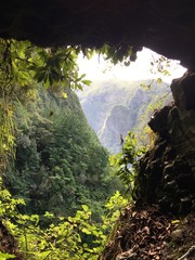 Madeira, Blumeninsel, Landschaft, Grotte, Schlucht, Wandern, Berg, Felsen, Felsvorsprung, Grüne Lunge, Trail, Natur
