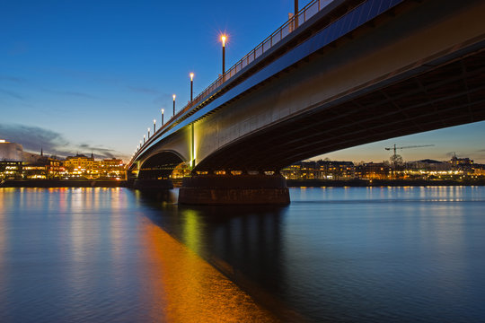 Bonn, Kennedybr&uuml;cke am Abend