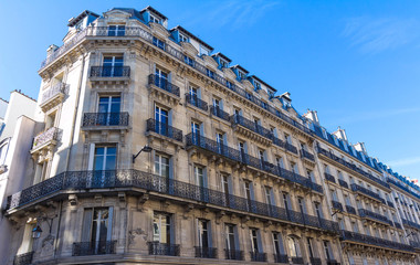 Fototapeta na wymiar The traditional facade of Parisian building, France.