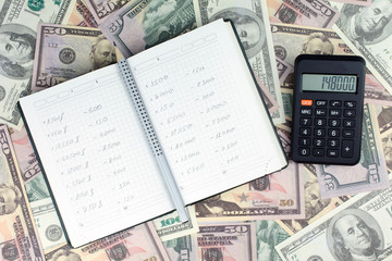 Obraz premium Money made on the stock exchange, dollars, green notepad, calculator, gray pencil
