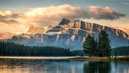 Autumn Sunrise on Mount Rundle from Two Jack Lake - Banff National Park  - obrazy, fototapety, plakaty