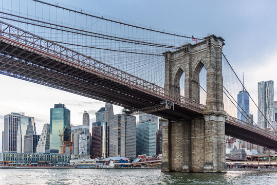 Fototapeta New York skyline with Brooklyn Bridge