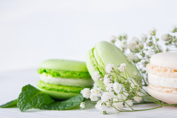 Fototapeta na wymiar background color white and green of flowers and dessert macaron