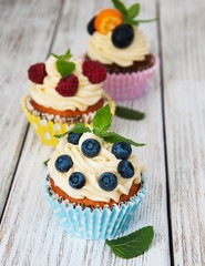 Cupcakes with fresh berries