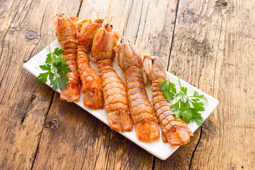 Mantis shrimps tomatoes