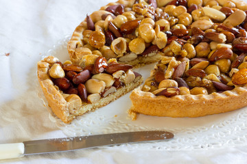 Tart with almonds and hazelnuts