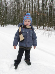 Fototapeta na wymiar Boy in the winter in nature
