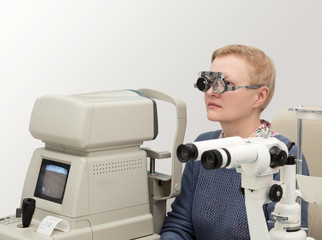 Woman visits ophthalmologist