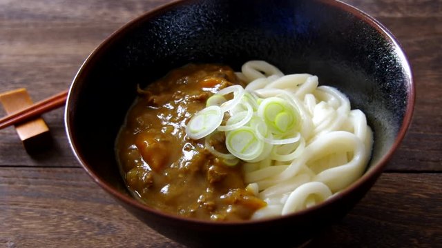暖かいカレーうどん