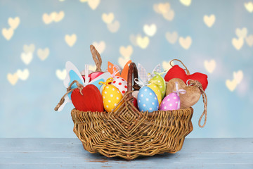 Osterdekoration im Körbchen