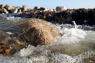 Bach mit fließendem Wasser
