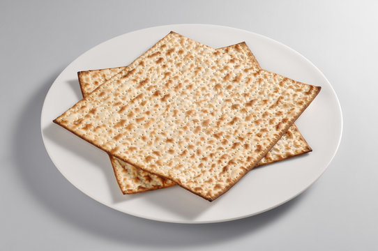 Round dish with Azimo bread