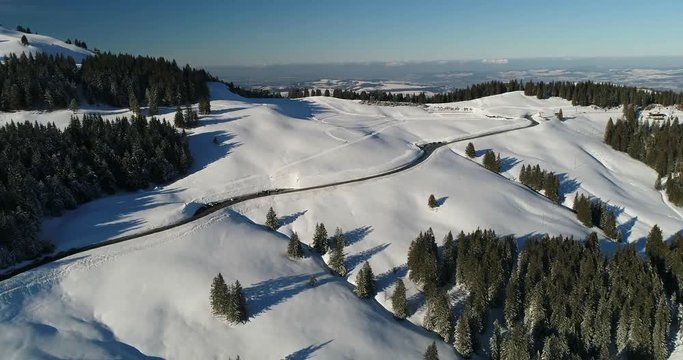 Anflug Gurnigel Bergrestaurant im Winter