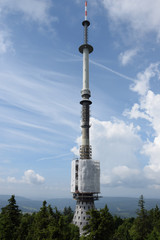 Obraz premium Sendeturm auf dem Ochsenkopf im Fichtelgebirge