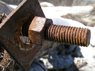 Schraube Gewinde rostig Rost in freier Natur