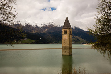 Kirchturm im Reschenstausee