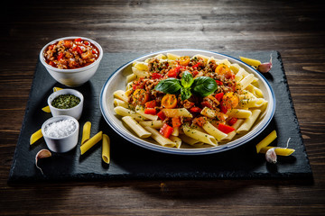 Pasta with meat, tomato sauce and vegetables