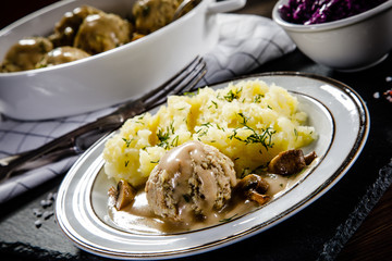 Roasted meatballs, mashed potatoes and vegetables