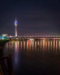 Düsseldorf Skyline bei Nacht