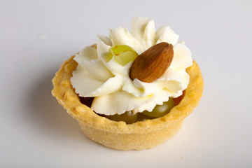 Obraz na płótnie Canvas Tartlet with cream, grape and almond