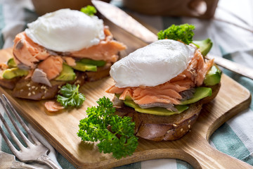Eggs benedict with salmon