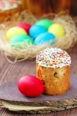 Fototapeta na wymiar Easter cake and eggs